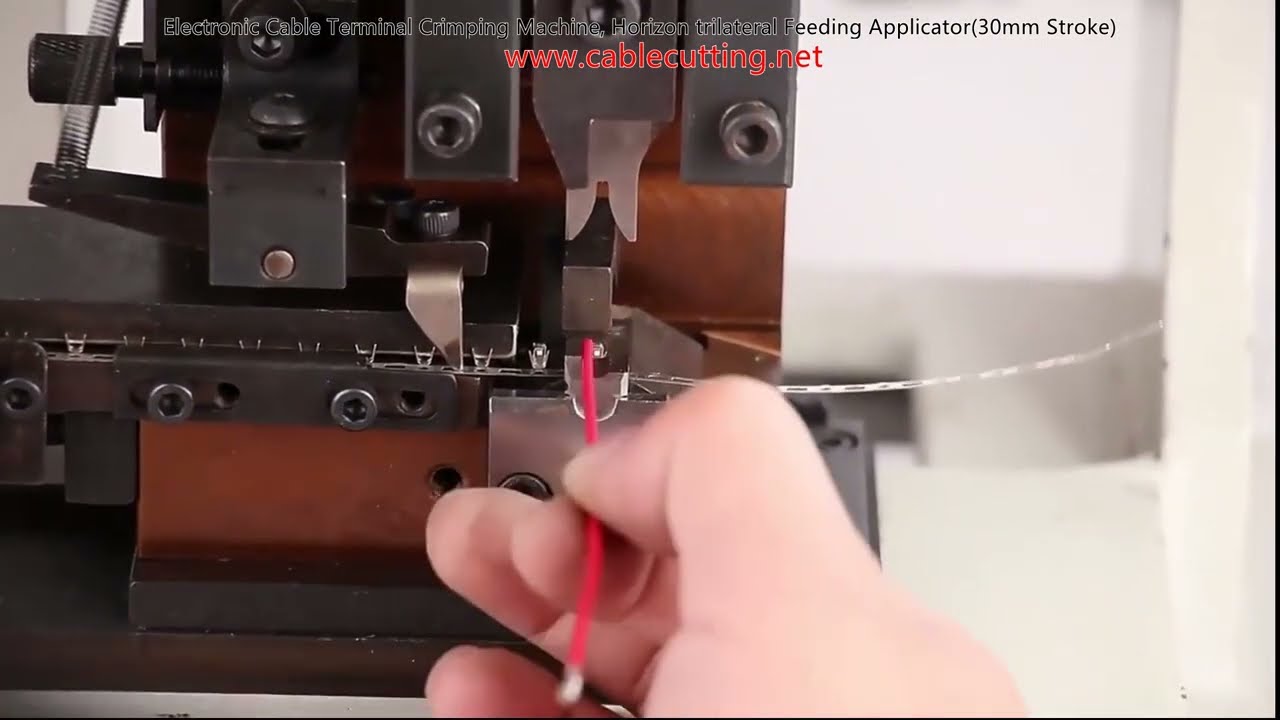 Elektronische kabelterminal crimpmachine - Horizontale driezijdige toevoerapplicator met 30mm slag