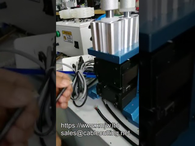 Verticale semi-automatische pneumatische koperkabelstripper - Snijden, strippen en twisten