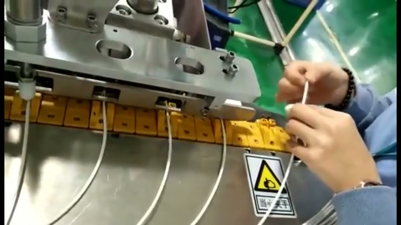 USB-C en Lightning kabel soldeermachine | Automatische kabelassemblagemachine