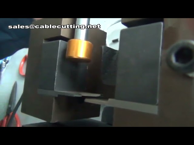 Kabelstripmachine in actie | Elektrische draadkabelstripper voor industriële verwerking