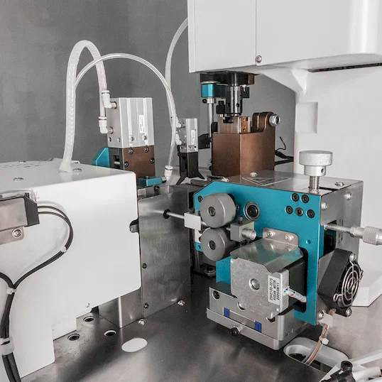 Automatische Kabel Strip-, Krimp- en Twistmachine Thumb